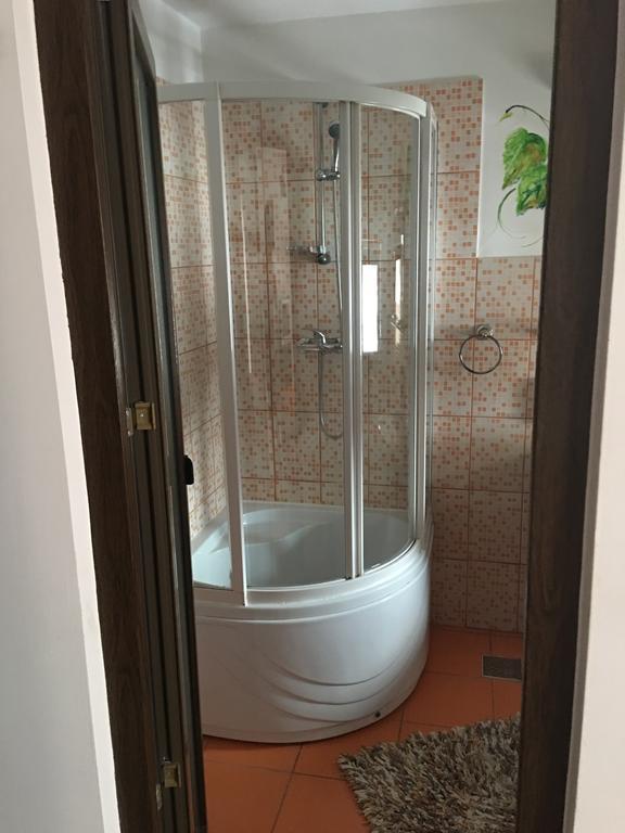 Hôtel Vila Colt De Rai à Rîşnov Extérieur photo
